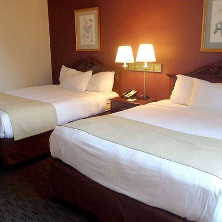 Americinn By Wyndham Marshall Экстерьер фото