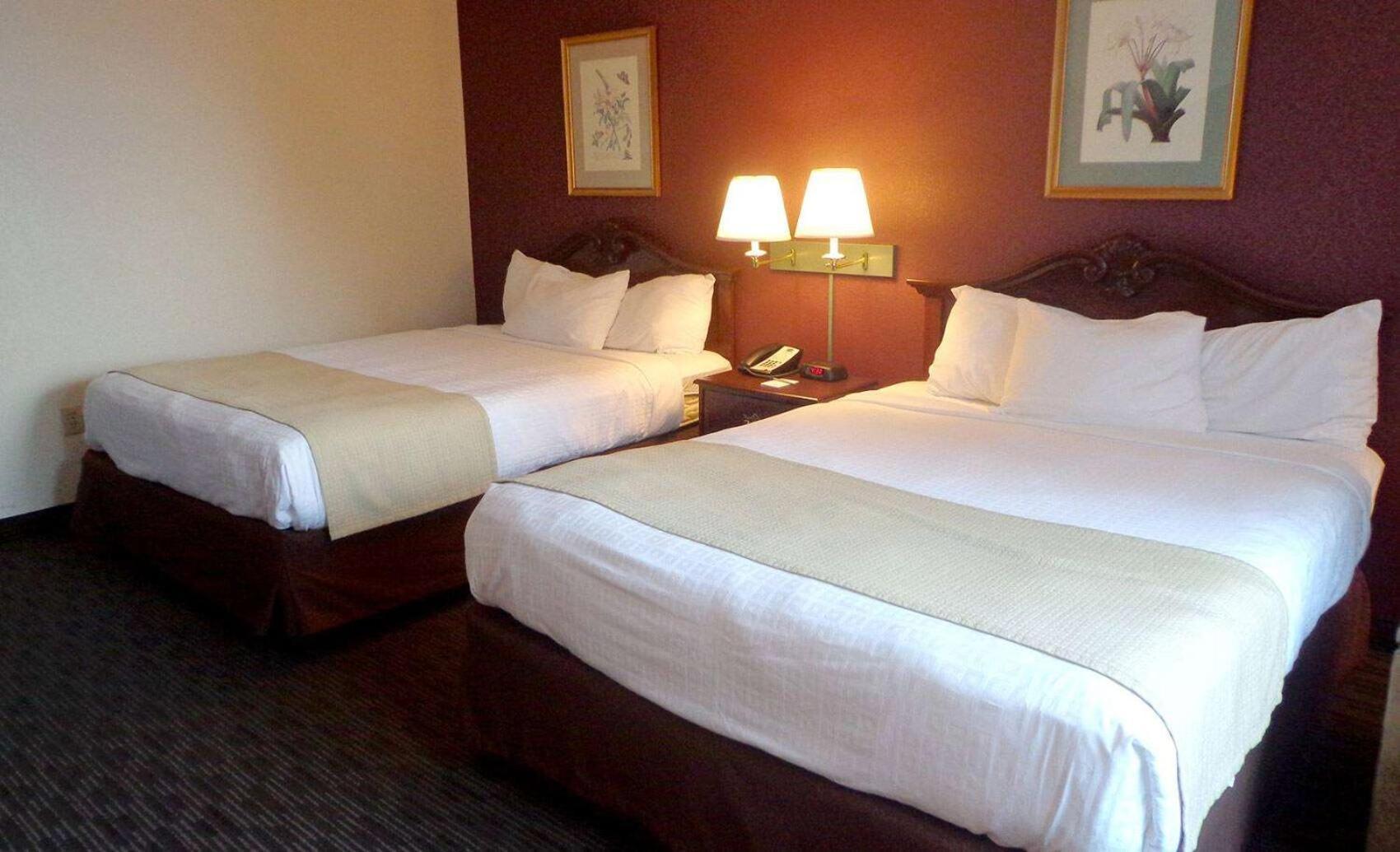 Americinn By Wyndham Marshall Экстерьер фото
